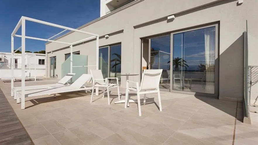 s350-window-balcony.tmb-864x468.webp