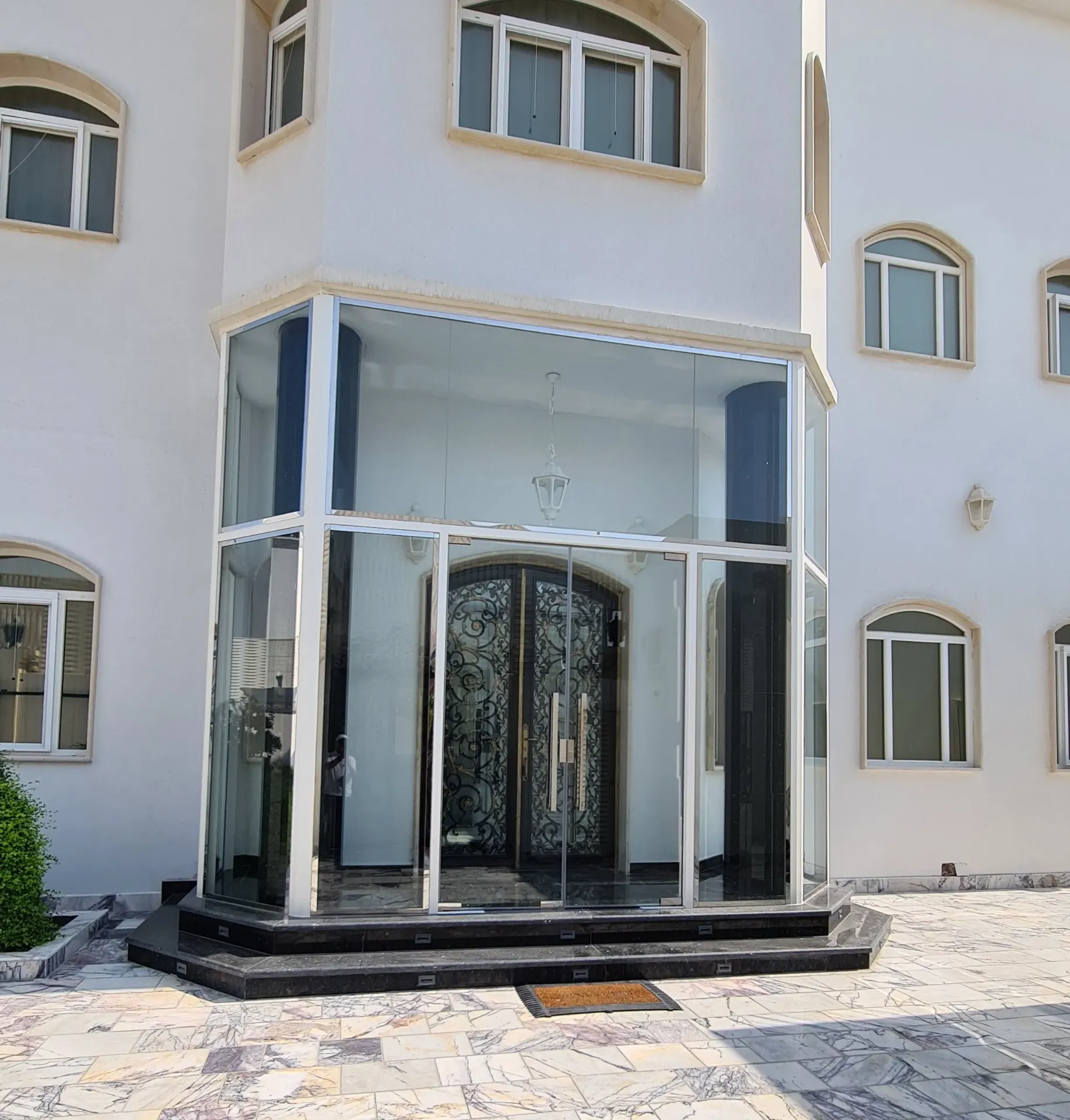 C105 زجاج فريملس بدون أطار